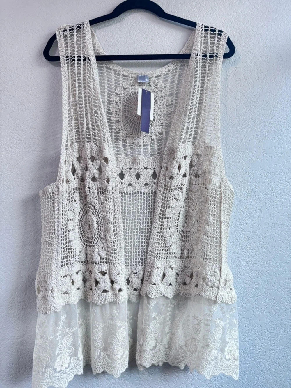 D&Y Nordstrom Rack Brand Beige Crochet Openwork Vest. Size OS. - Picture 11 of 14